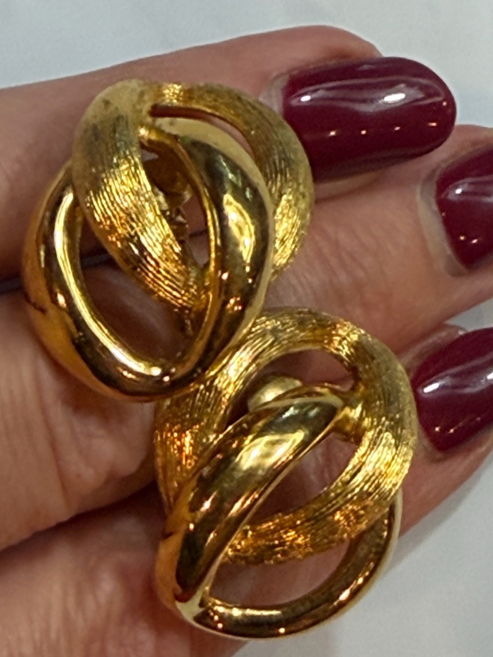 NAPIER Looped Swirl Clusters GOLD Tone CLIP ON EARRINGS Vintage, 80s 70s, Shiny